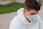 Podmienky nosenia respirátorov a rúšok sa zmierňujú